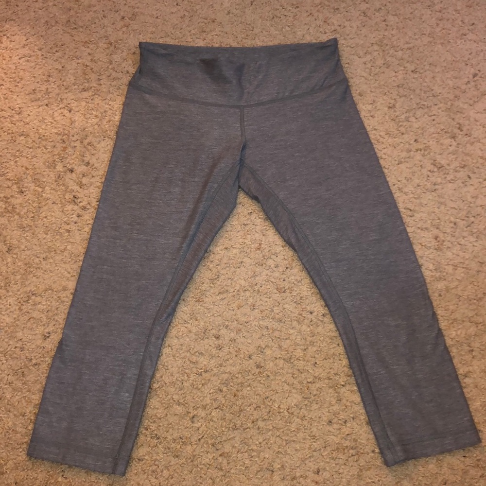 Lululemon cropped yoga leggings - Picture 2 of 3
